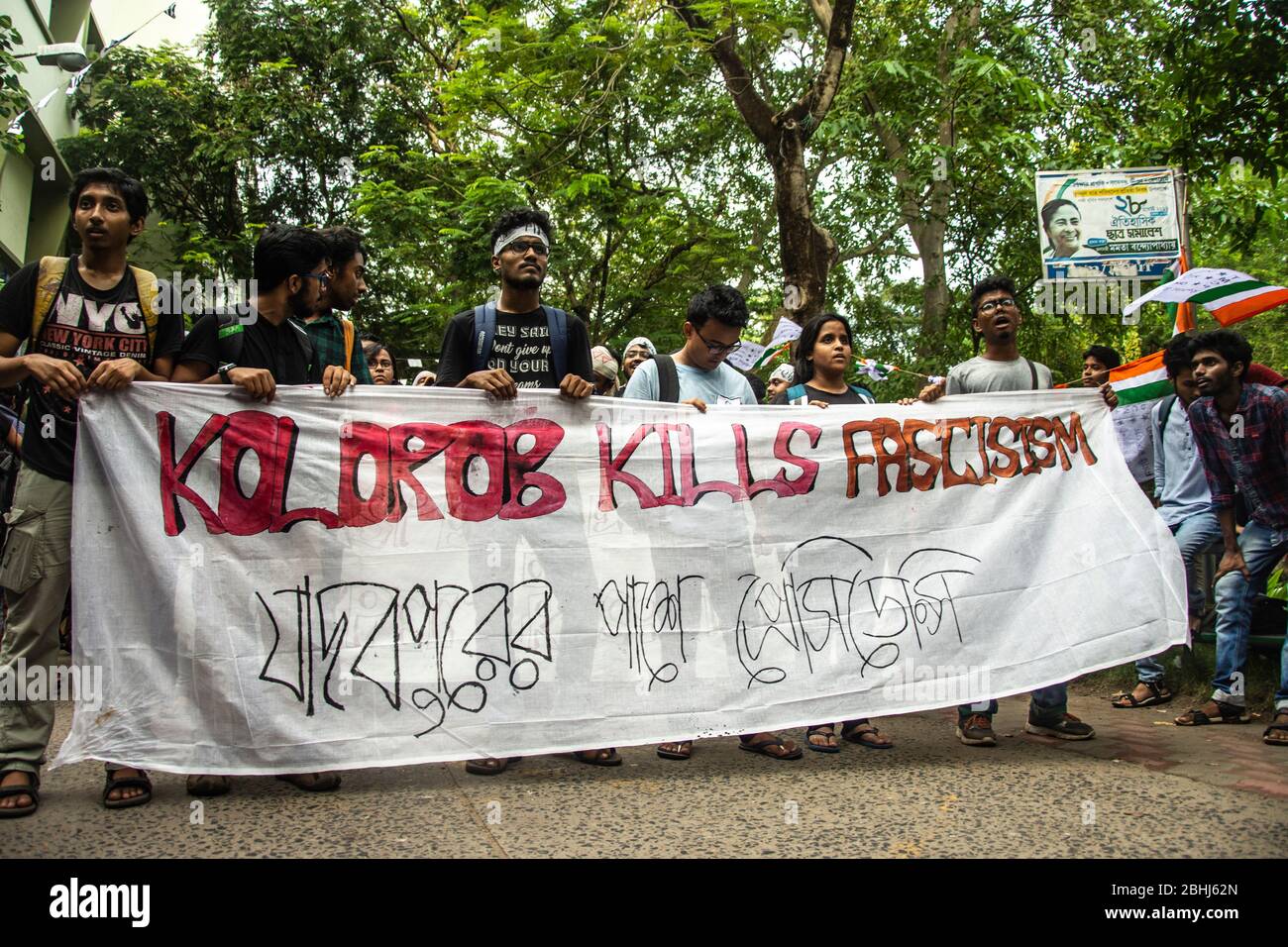 ABVP, die eine studentische Einheit von RSS versucht, Jadavpur Universität heute zu vandalisieren. Stockfoto