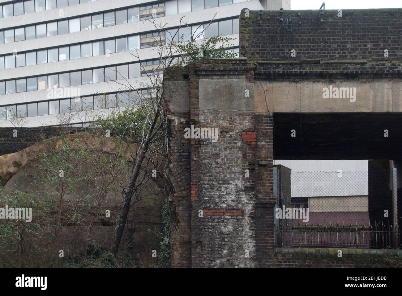 Stilles Bahnlinienzentrum Kings Mall, King Street, Hammersmith, London W6 9HW Stockfoto