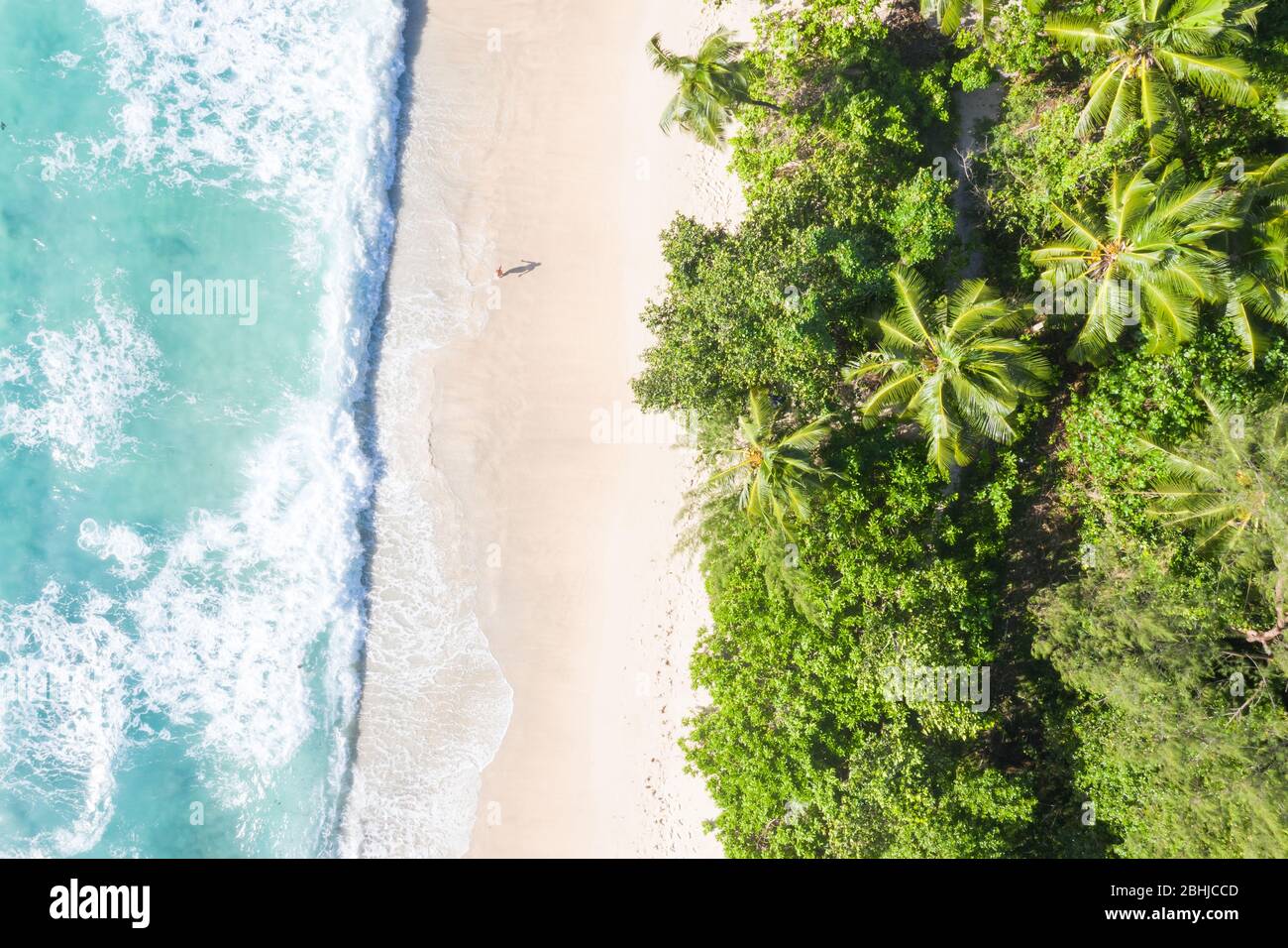 Seychellen Takamaka Strand Mahe Insel Copyspace symbolische Bild Natur Urlaub Drohne Ansicht Luftbild Landschaft Stockfoto