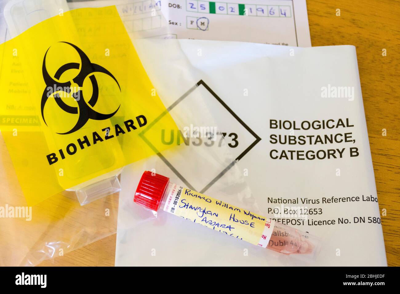 Ardara, County Donegal, Irland. März 2020. Testkit für Coronavirus, Covid-19, Pandemie. Die Regierung hat das Ziel erklärt, die Tests in Irland zu 'ansteigen', wobei heute Tests hier im St. Shanaghan House - einer geschützten Wohnungsbaugesellschaft - durchgeführt werden. Stockfoto