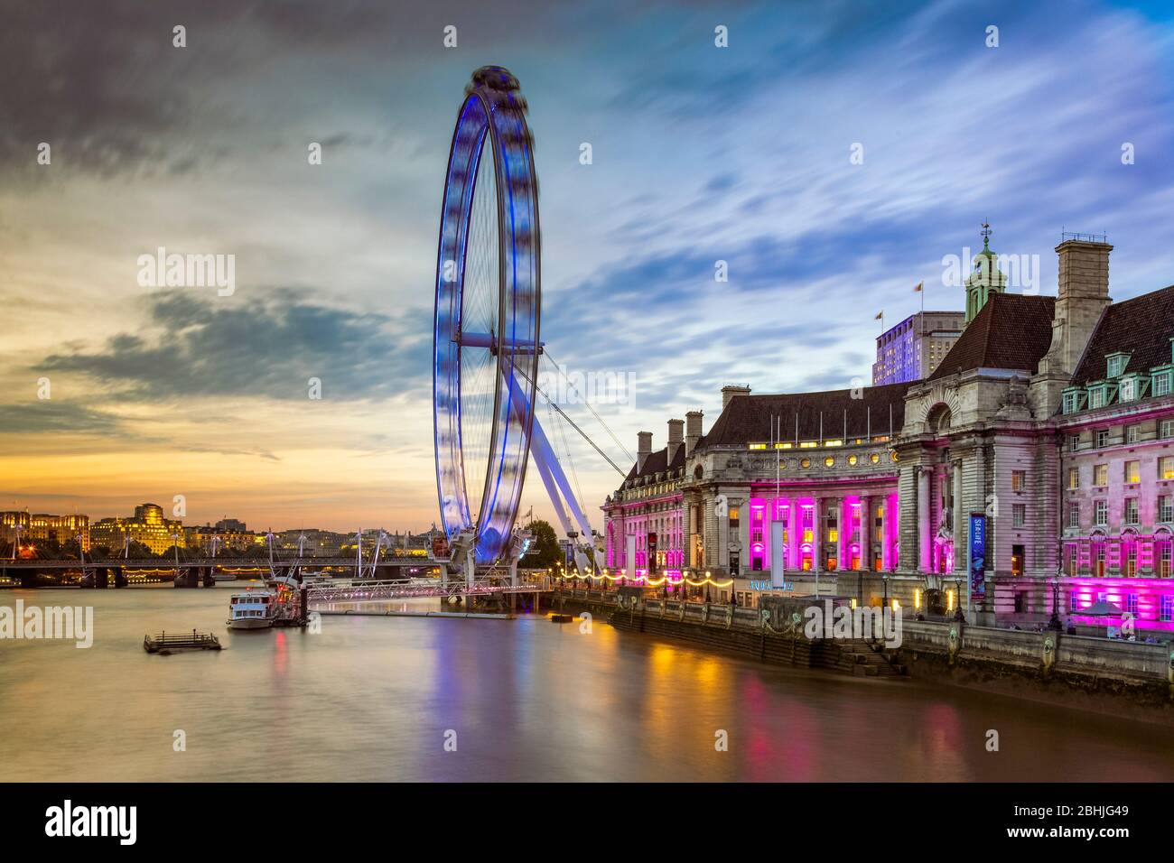 Großbritannien - Großbritannien - England - London - London Auge beim ersten Licht am Abend. Stockfoto