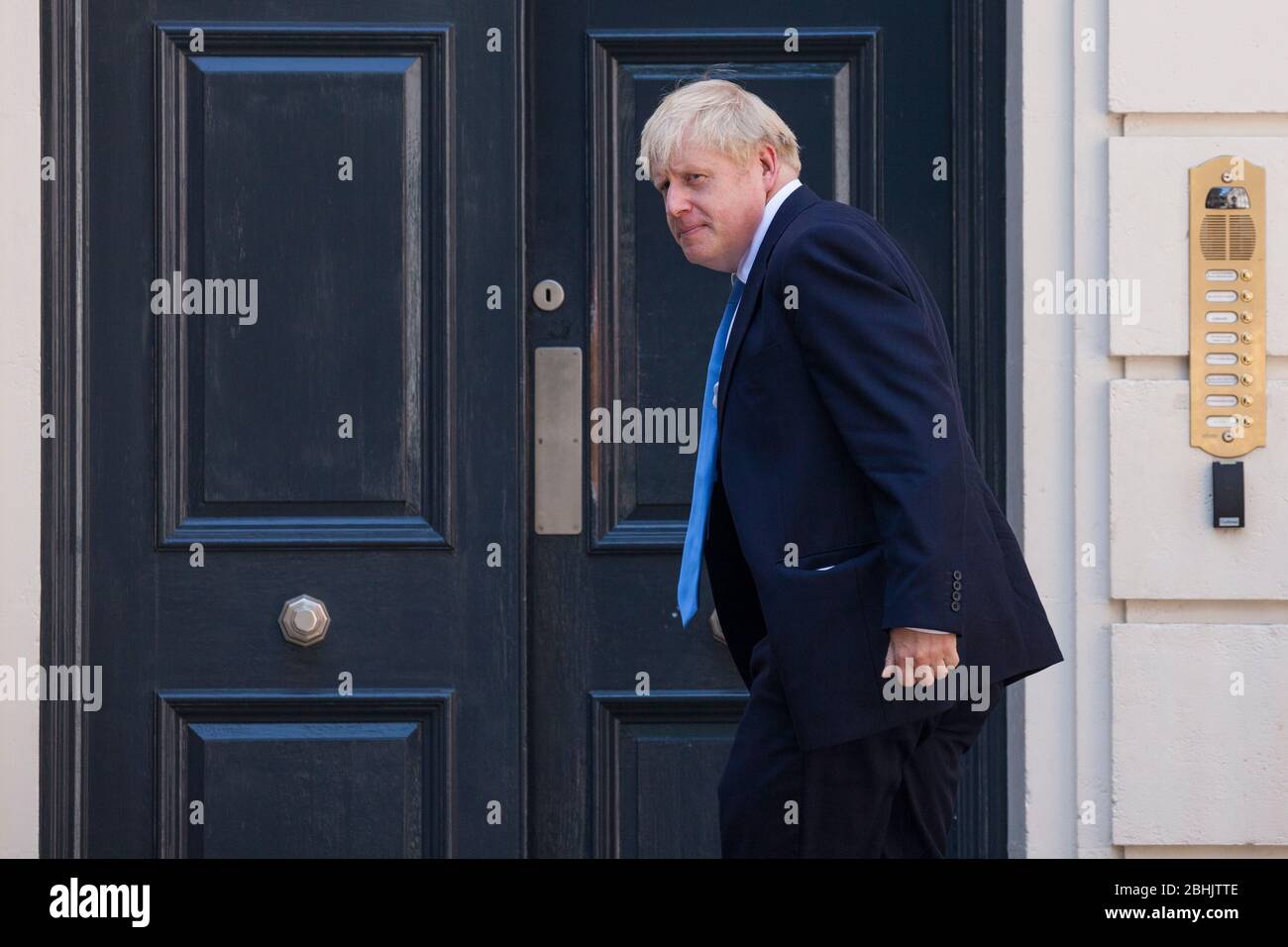 London, Großbritannien. 23 Juli 2019. Boris Johnson kommt nach der Ankündigung, dass er zum Parteivorsitzenden gewählt worden sei und Theresa May als Premierministerin ersetzen werde, am Hauptsitz der Konservativen Partei an. Quelle: Mark Kerrison/Alamy Live News Stockfoto