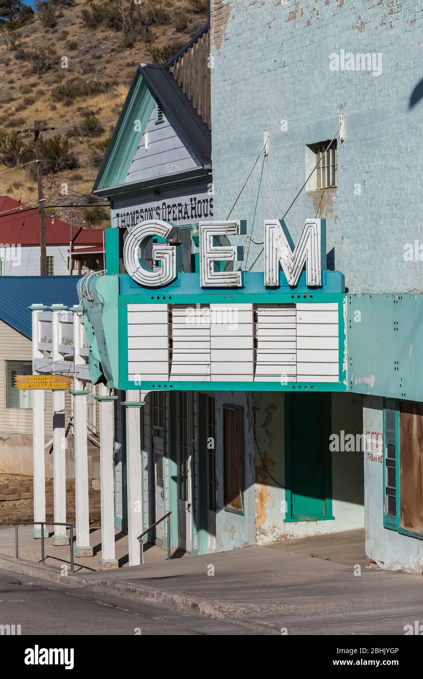 Gem Theater, jetzt geschlossen, neben Thompson's Opera House, in Pioche, Nevada, USA Stockfoto
