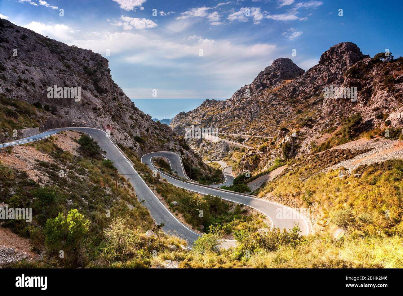 Serpentinenstraße nach La Calobra, Escorca, Sierra de Tramontana, Balearen, Mallorca, Spanien, Westeuropa Stockfoto