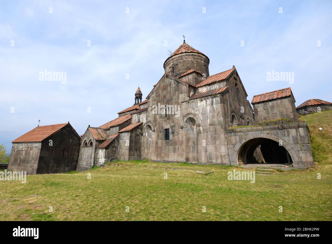 Kathedrale des Heiligen Zeichens (Surp Nshan) im mittelalterlichen Haghpat Kloster Komplex (Haghpatavank) Stein in Armenien in der Provinz Lori gebaut. Stockfoto