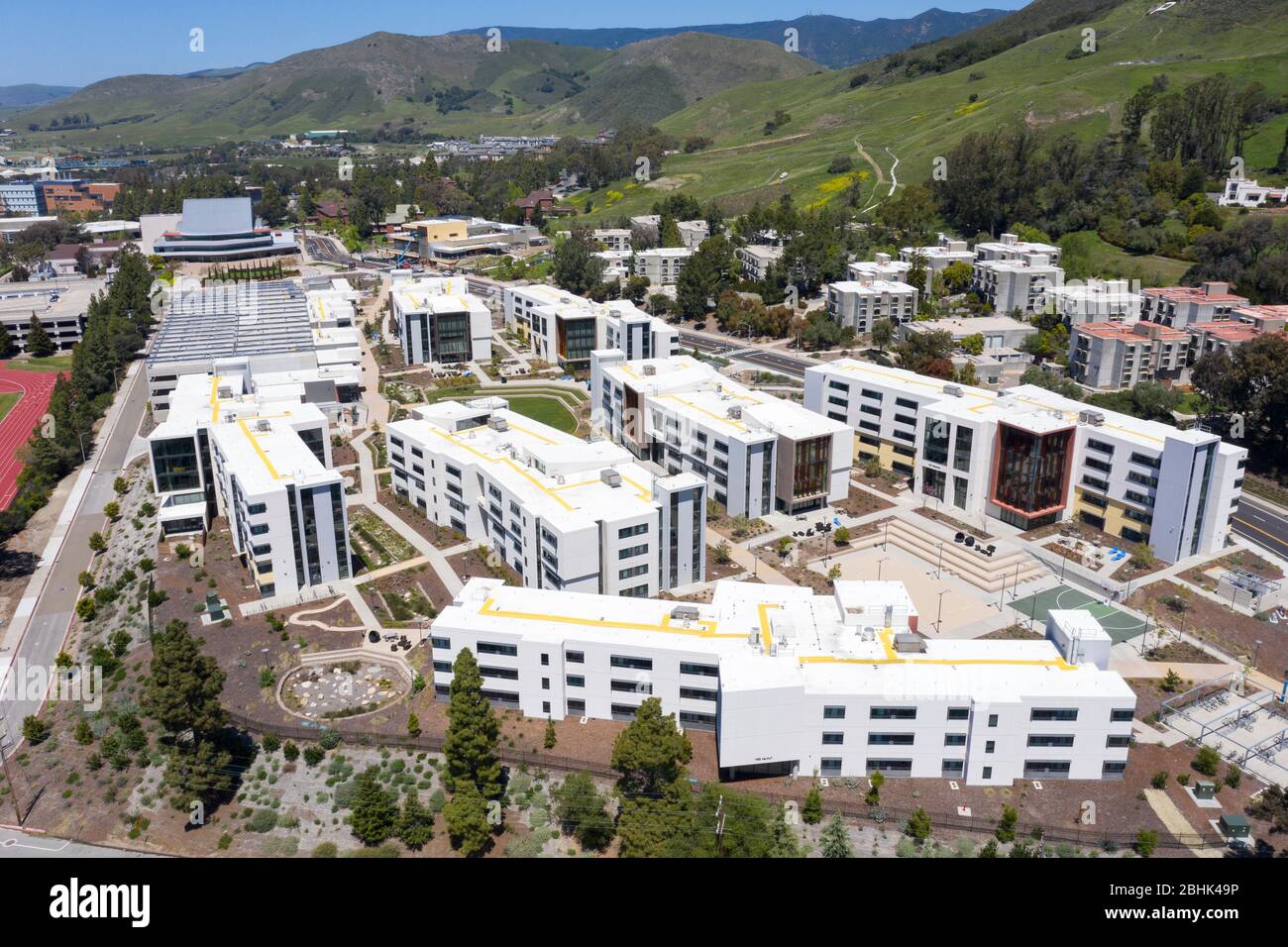Luftaufnahme über dem Campus von Cal Poly San Luis Obispo, Kalifornien Stockfoto