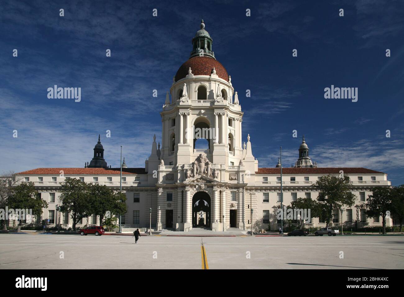 Blick auf Pasadena, California City Hall Gebäude, ein Beispiel der spanischen Revival Architektur Stockfoto