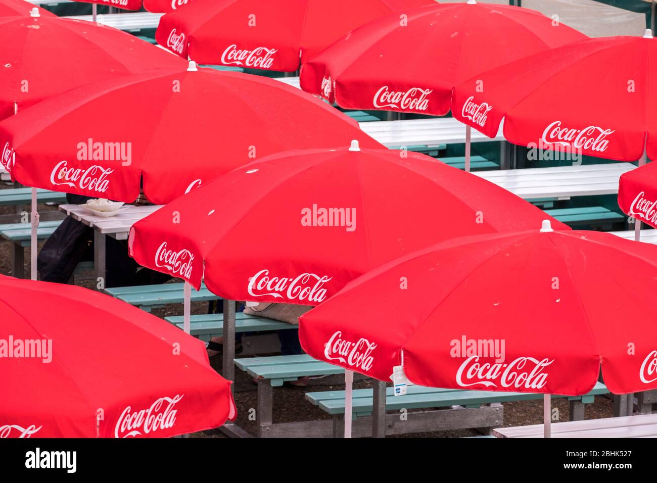 Coca cola parasols Fotos und Bildmaterial in hoher Auflösung Alamy