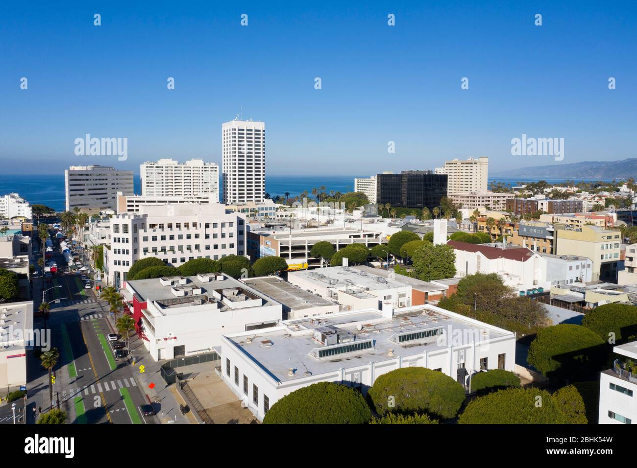 Luftaufnahmen über der Innenstadt von Santa Monica Kalifornien am Pazifik Stockfoto