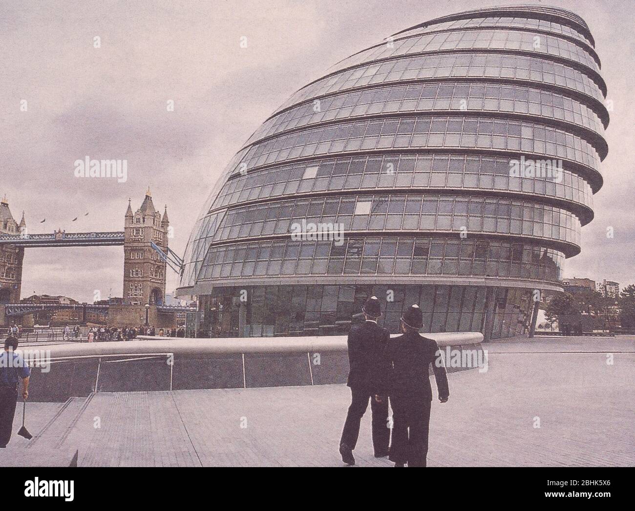 R- CITY HALL O NUEVO AYUNTAMIENTO DE LONDRES INAUGURADO EN EL AÑO 2002. Autor: FOSTER NORMAN 1935/. LAGE: RATHAUS / AYUNTAMIENTO. LONDON. ENGLAND. Stockfoto