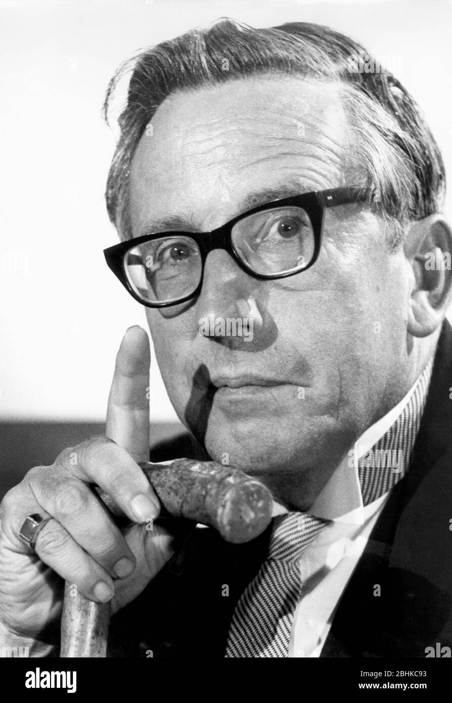 Eric Barker, Head and Shoulders Publicity Portrait für den britischen