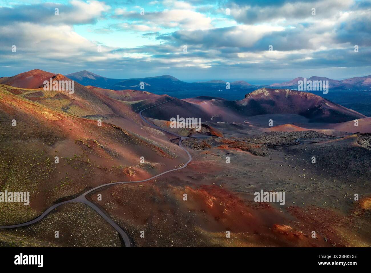 Vulkane im Timanfaya Nationalpark auf Lanzarote, Spanien, in HDR nachbearbeitet Stockfoto