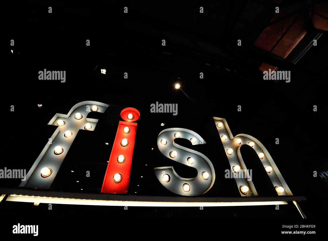 Gebrannten Fisch in San Miguel Markt-Pescado Frito En el Mercado de San Miguel-2.jpg Stockfoto