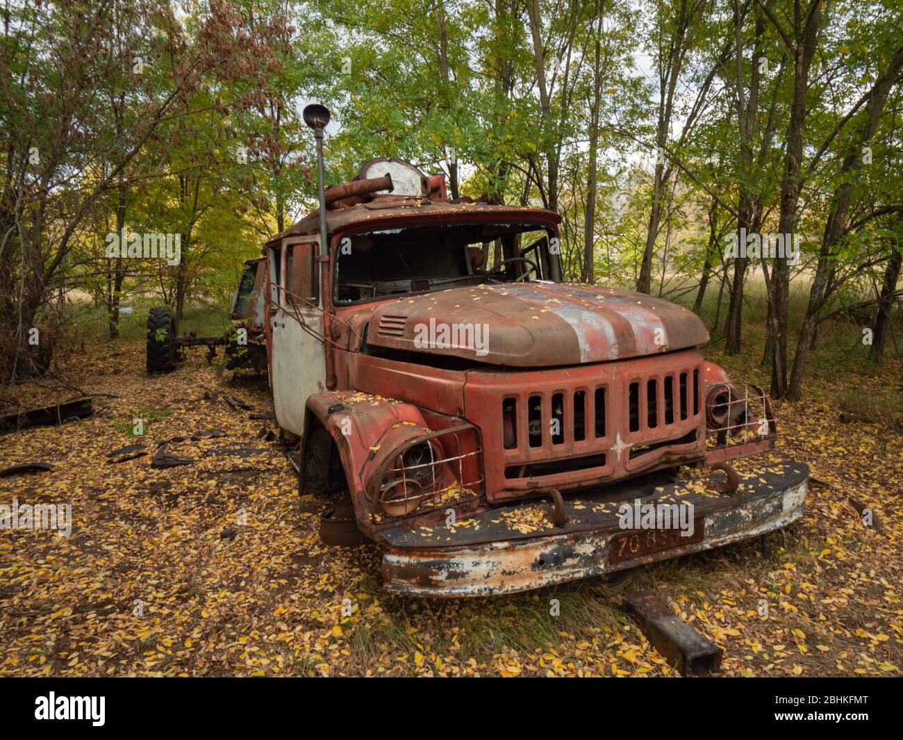 Nach der Katastrophe von Tschernobyl sind noch ein LKW-Schrott übrig. Tschernobyl-Ausschlusszone, Ukraine. Stockfoto