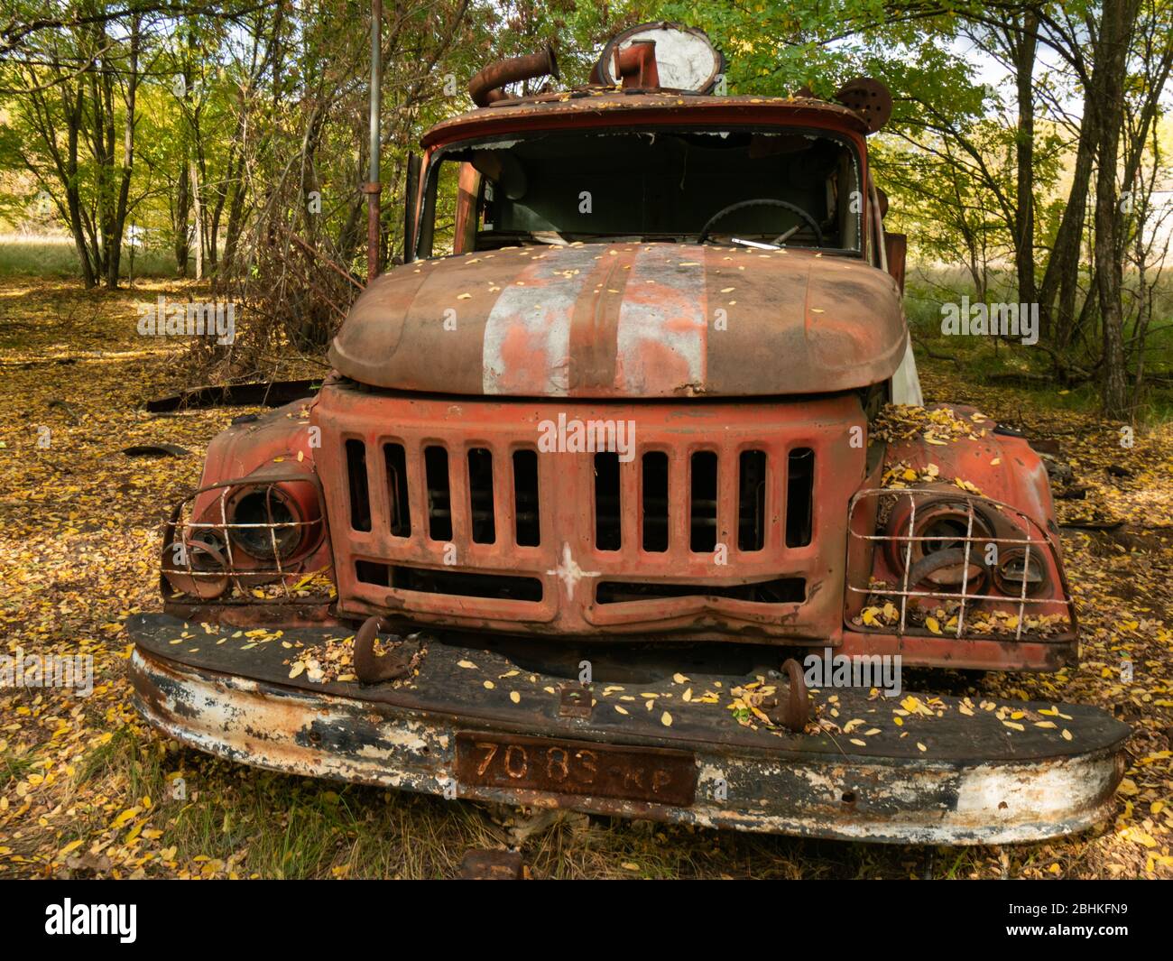 Nach der Katastrophe von Tschernobyl sind noch ein LKW-Schrott übrig. Tschernobyl-Ausschlusszone, Ukraine. Stockfoto