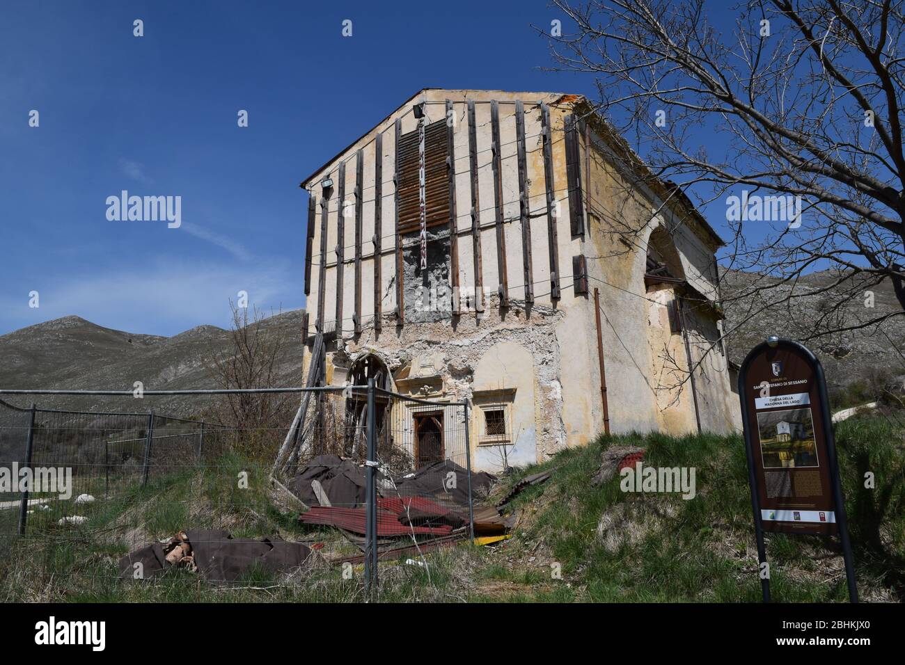 Codemned Kirche Madonna del Lago in Santo Stefano di Sessanio, L'Aquila, Italien Stockfoto