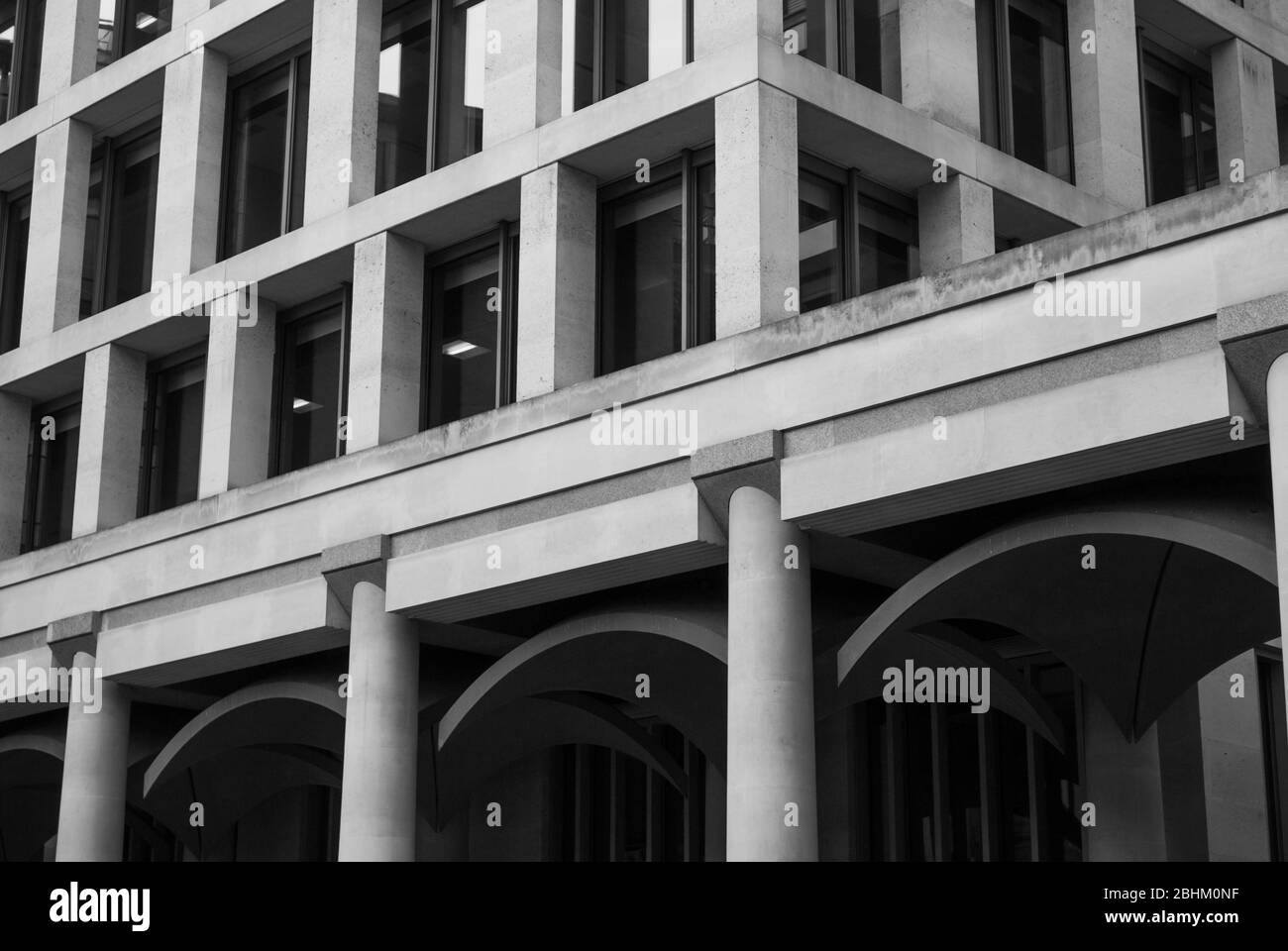Portland Stone Windows Square Geometrisch 10 Paternoster Sq.London EC4M 7LS von Eric Parry Architects Stockfoto