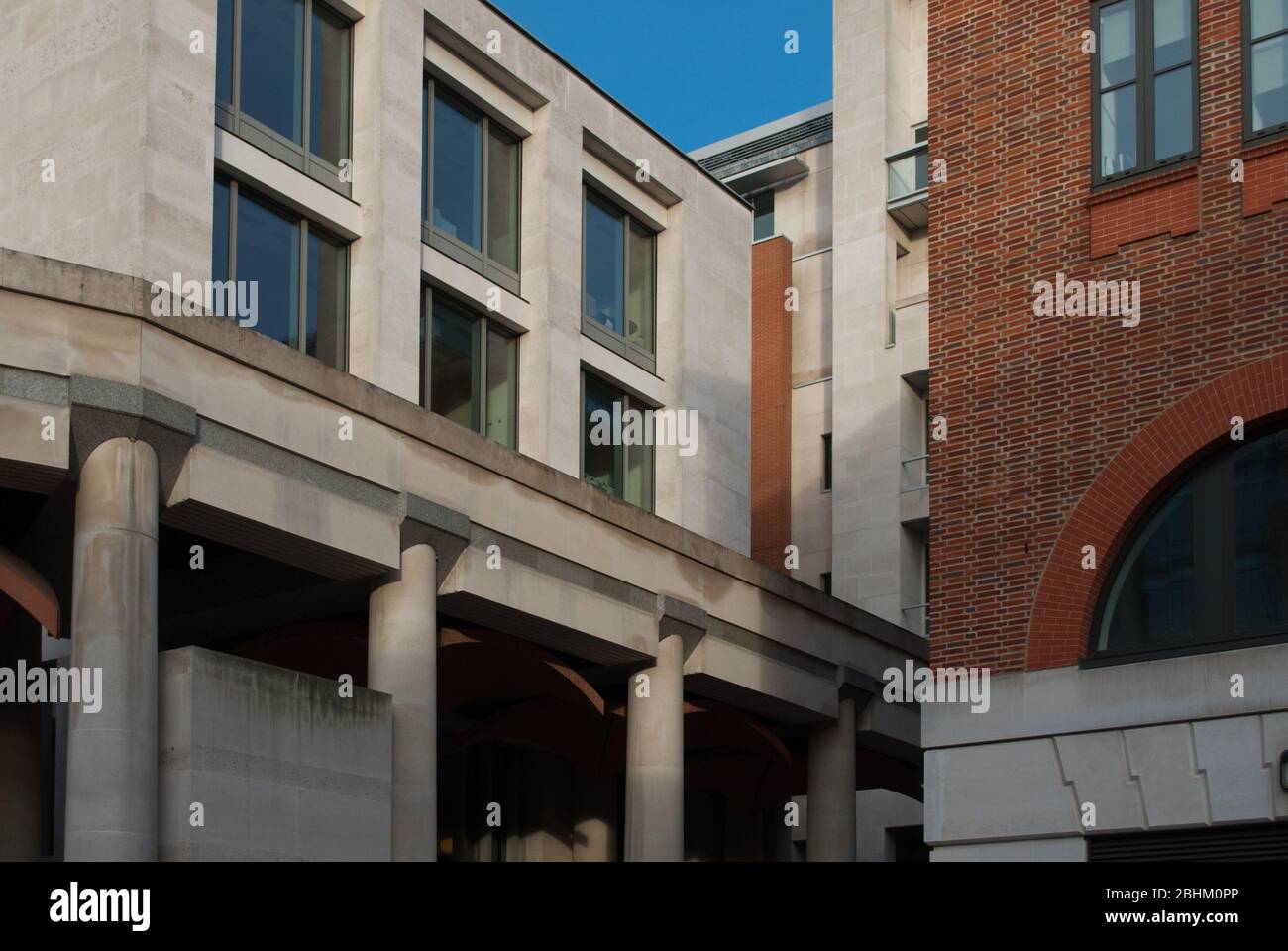 Portland Stone Windows Square Geometrisch 10 Paternoster Sq.London EC4M 7LS von Eric Parry Architects Stockfoto