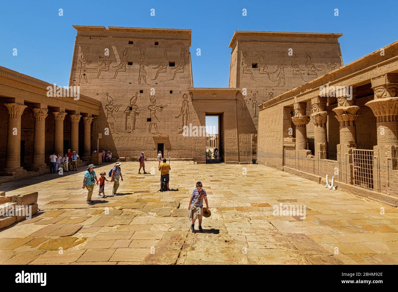 Der Haupthof des Tempels der Isis in Philae Stockfoto