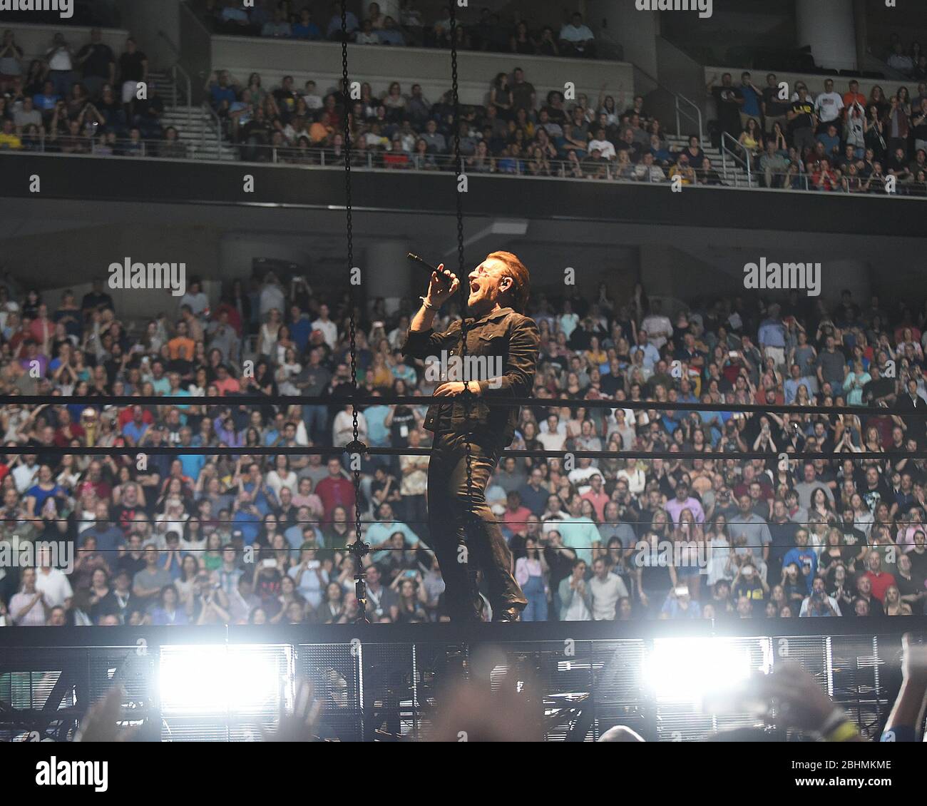 Mai 28: Bono von U2 tritt am 28. Mai 2018 in der Infinite Energy Arena in Duluth, Georgia auf. QUELLE: Chris McKay / MediaPunch Stockfoto