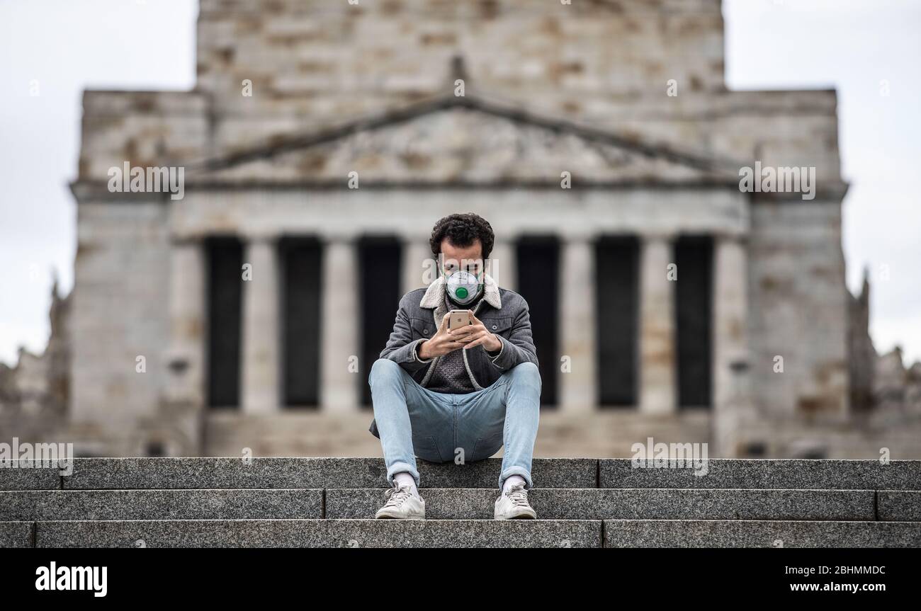 Covid-19 Pandemie 2020 Melbourne Australien. Menschen, die Gesichtsmasken tragen, Gesichtsmasken in Melbourne Australien. Stockfoto