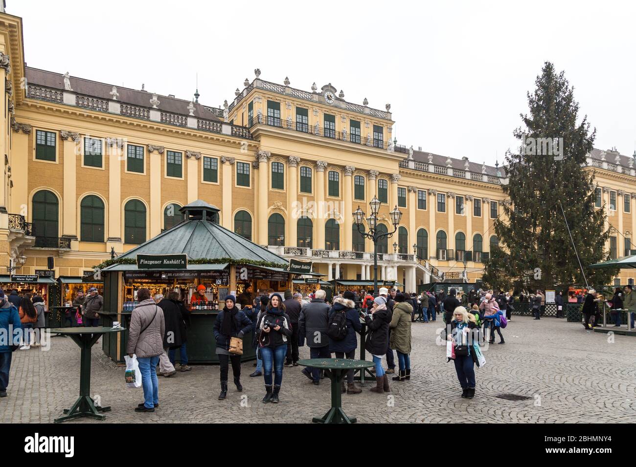 Weihnachtsmärkte im Schloss Schönbrunn in Wien, Österreich Stockfoto