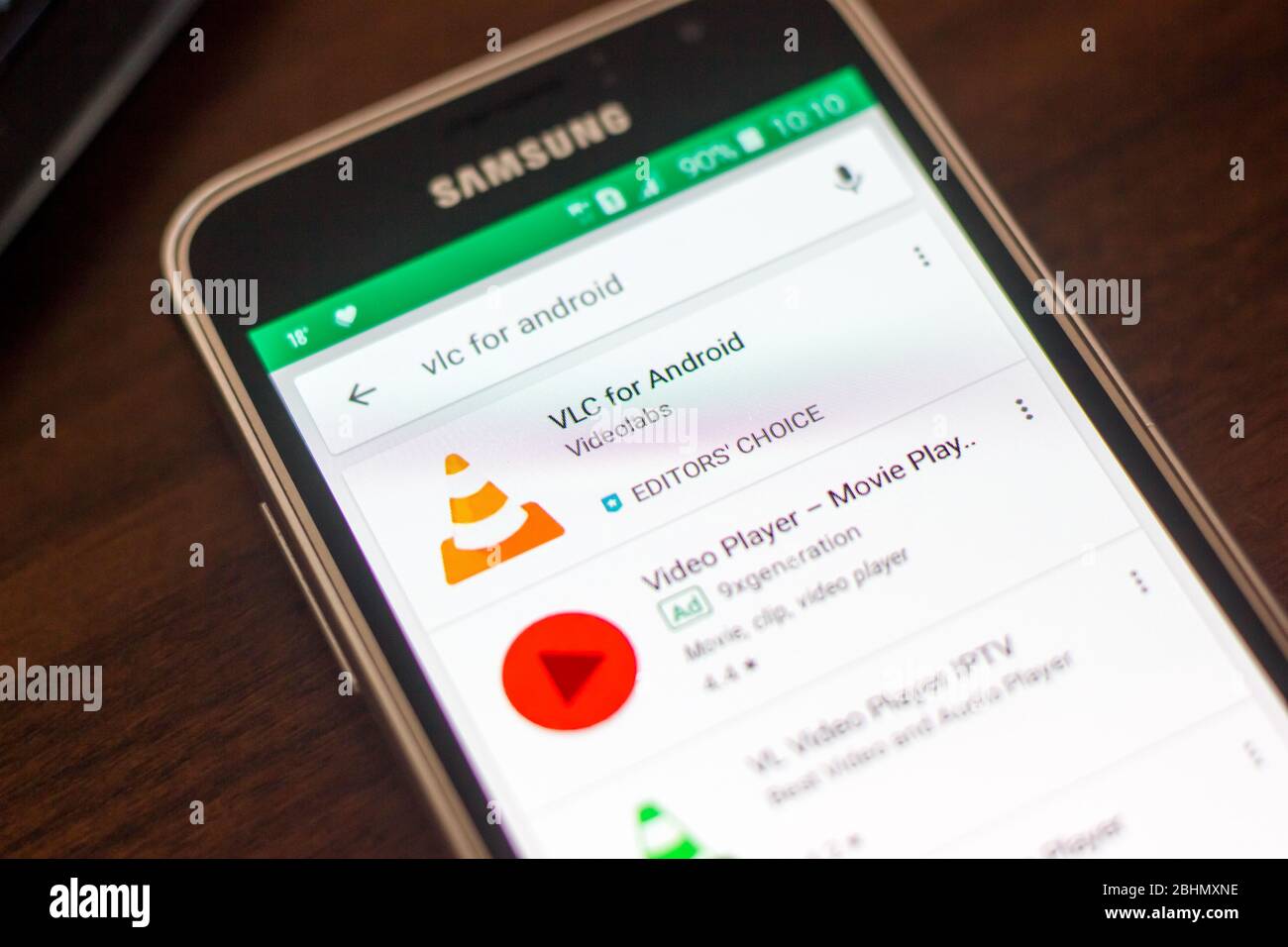 Rjasan, Russland - 04. Mai 2018: VLC für Android-Symbol in der Liste der mobilen Apps auf dem Display des Handys Stockfoto