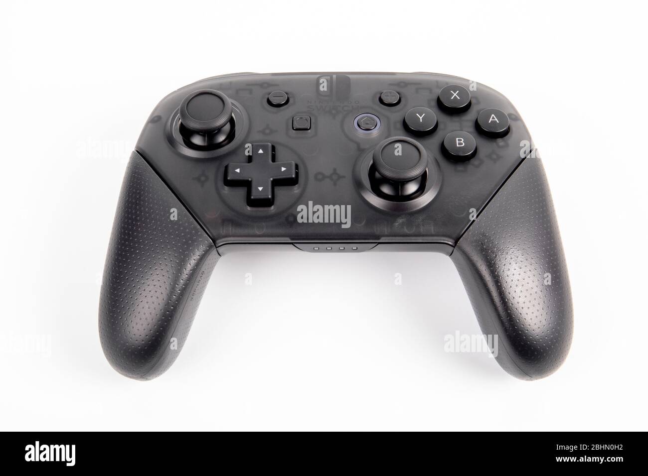 Riga, Lettland - April 24 ,2020: Nintendo Pro Controller für Nintendo Switch,  schwarze Konsole für Spieler auf weiß Stockfotografie - Alamy