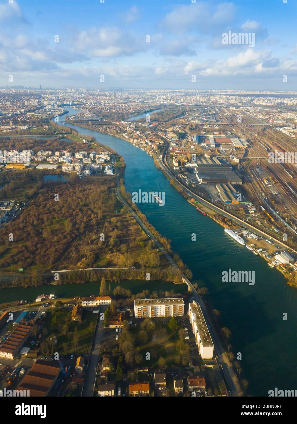 Frankreich, Val-de-Marne (94), die seine, auf der linken Seite Villeneuve-le-ROI, und auf der rechten Seite, der Bahnhof von Villeneuve Saint Georges, im Bac Stockfoto