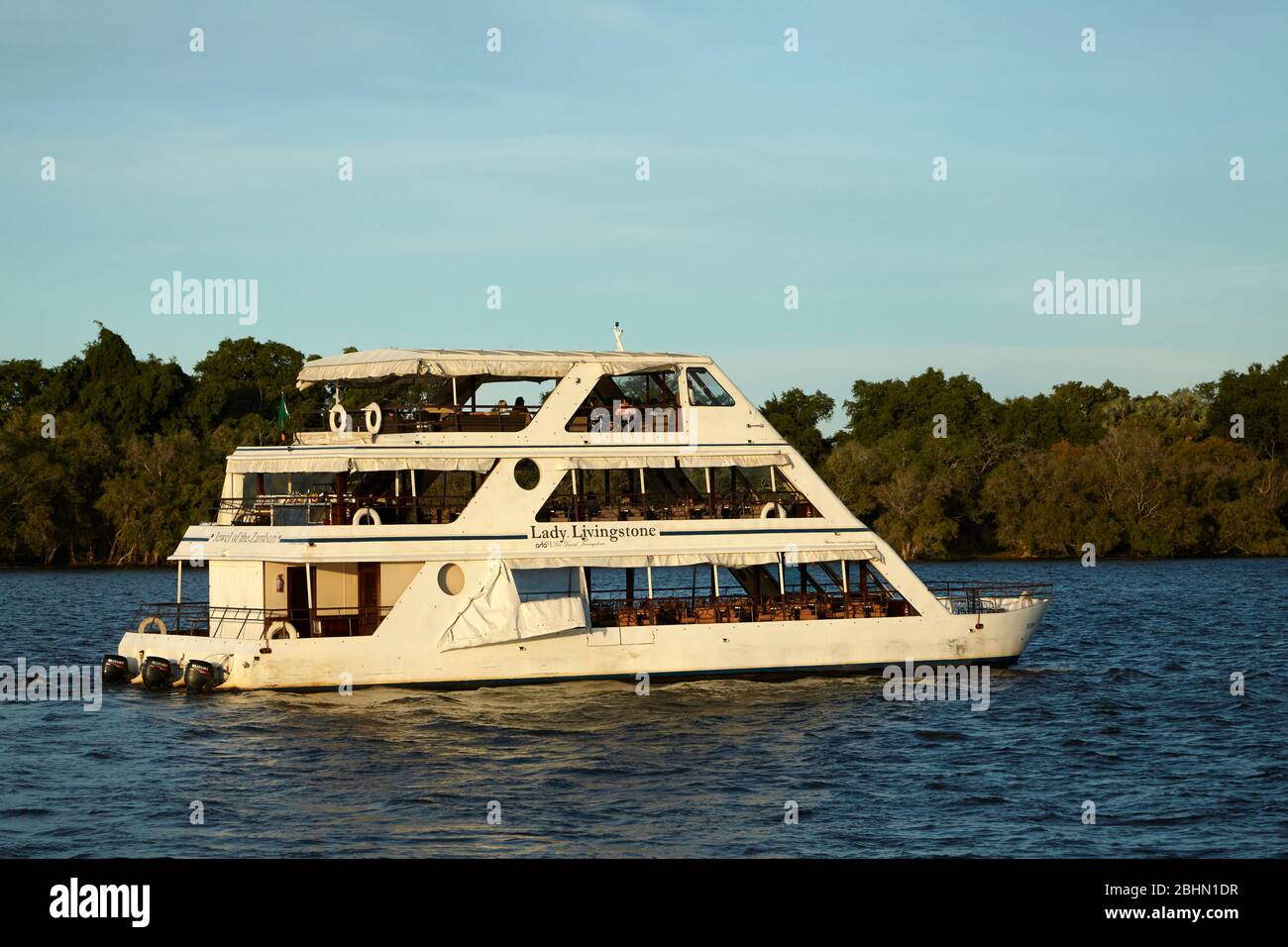 Lady Livingstone Tour Boot, Zambezi River, direkt über Victoria Falls, Simbabwe, Südafrika Stockfoto