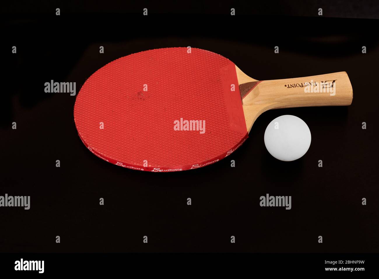 Tischtennis-Schläger und ball Stockfoto