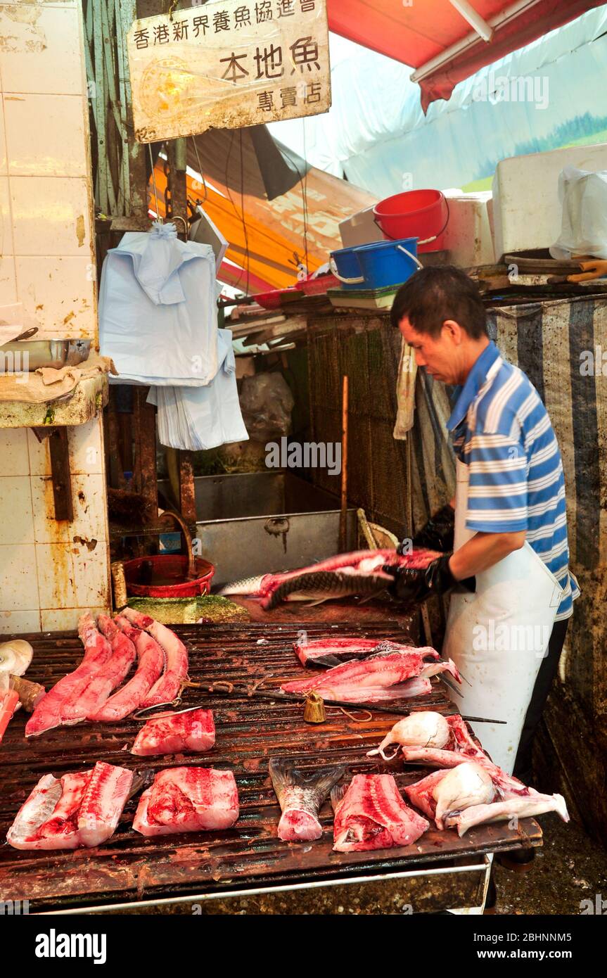 Hongkong – 10. Juni 2013. Causeway Bay. Der Fleischmarkt. Street Food. Chinesisches Essen Stockfoto