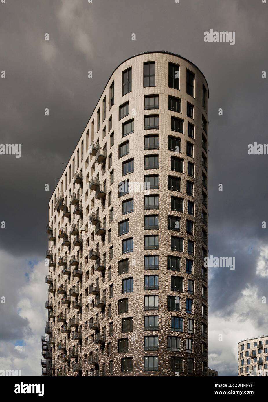 Modern gestaltete Wohnhaus in Moskau; Gebäude außen; modernes architektonisches Design; Wohngebäude; Immobilien in Moskau Stockfoto