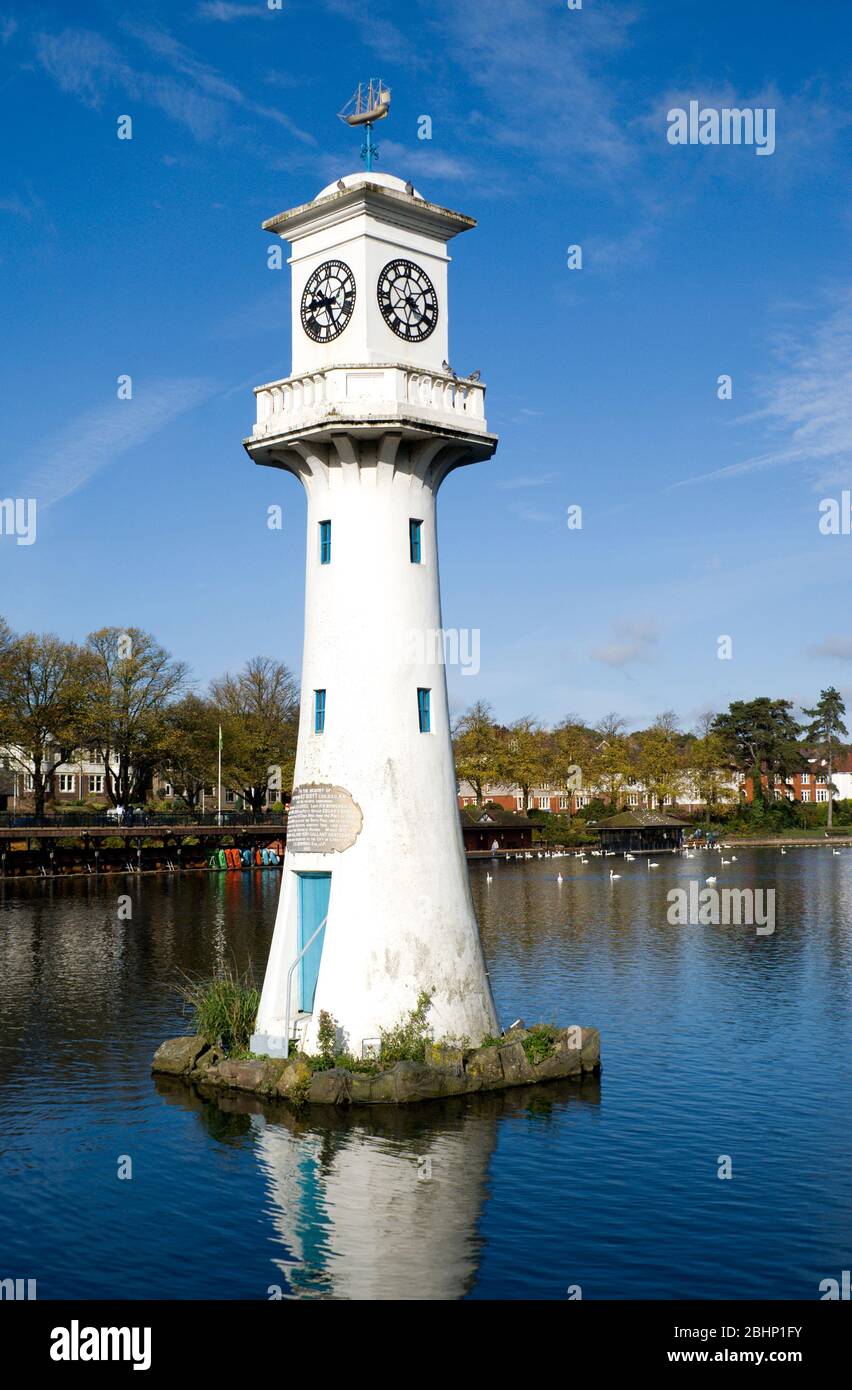 Scott Memorial Lighthouse, Roath Park See, Cardiff, Südwales, UK. Stockfoto