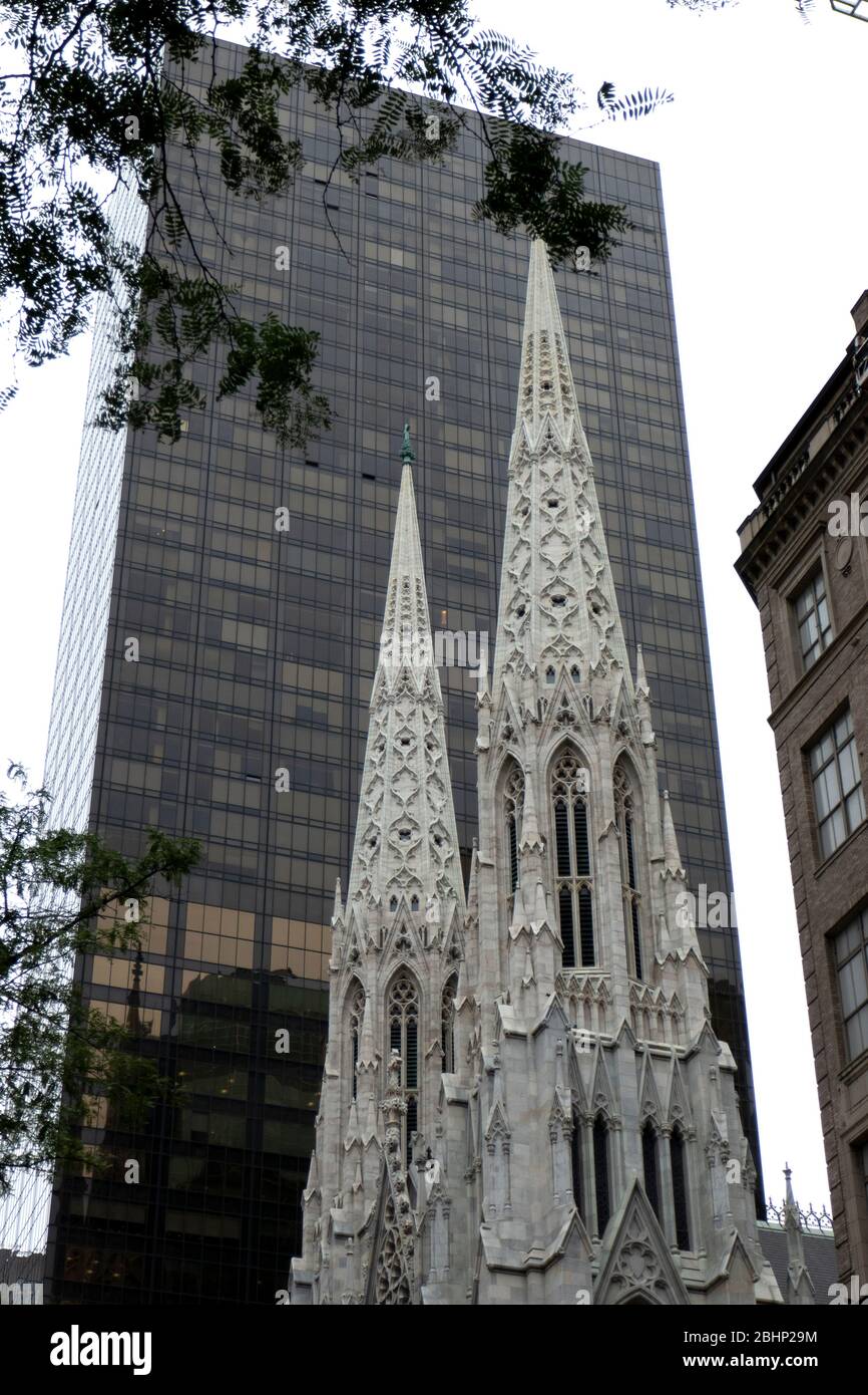 Die Türme der St. Patrick's Cathedral Manhattan, NYC, USA Stockfoto