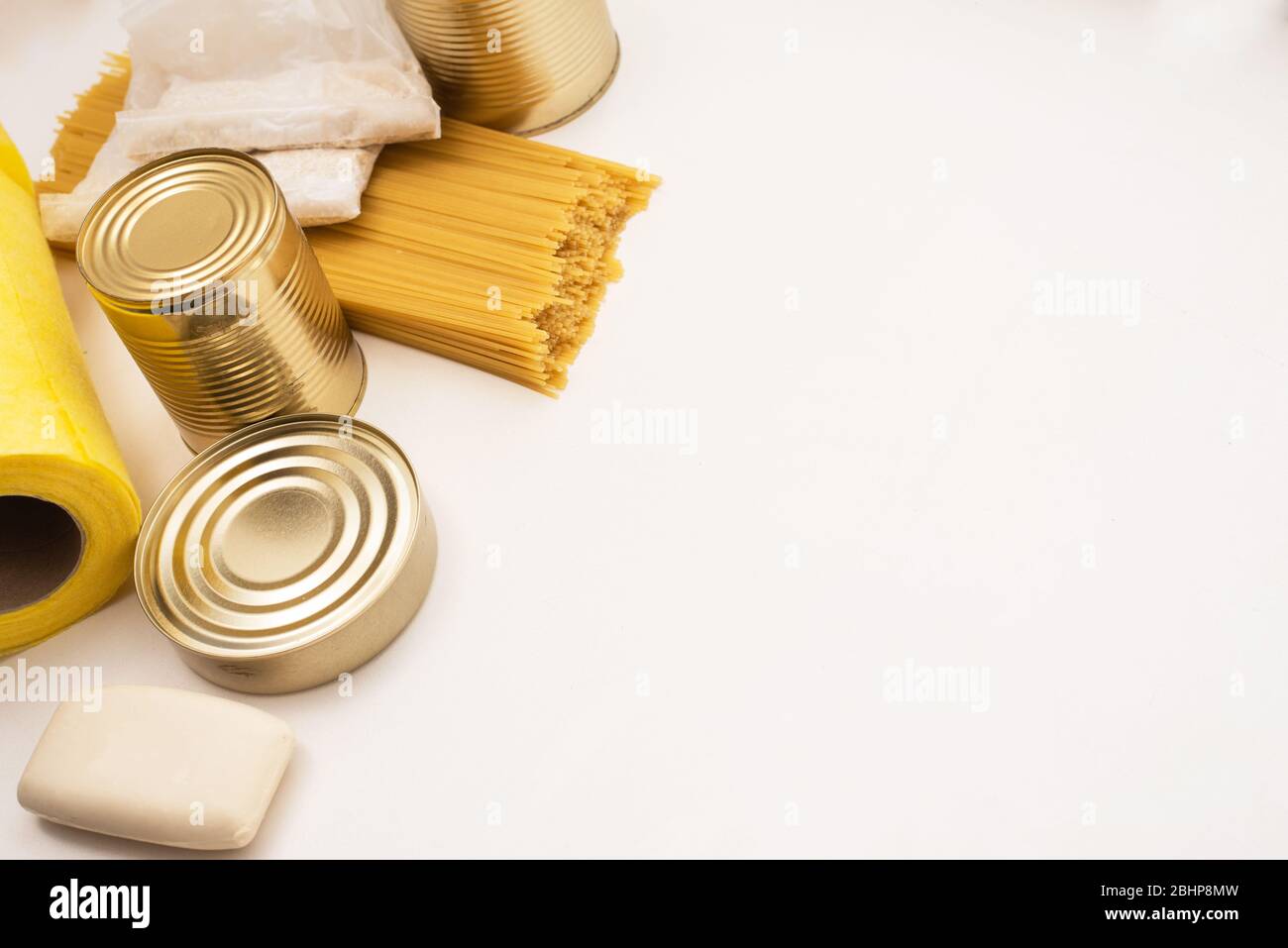 Cereals, various products, canned food, pasta and soap with place for text. Humanitarian assistance during the coronavirus pandemic. Stockfoto