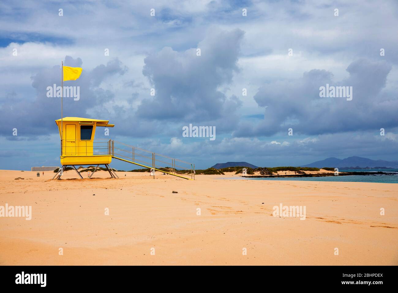 Strand geschlossen Coronavirus, Strand geschlossen oder Abschaltung Konzept inmitten Covid 19, 2019-ncov zwingt internationale Regierungen, Strände weltweit abzusperren. , Stockfoto