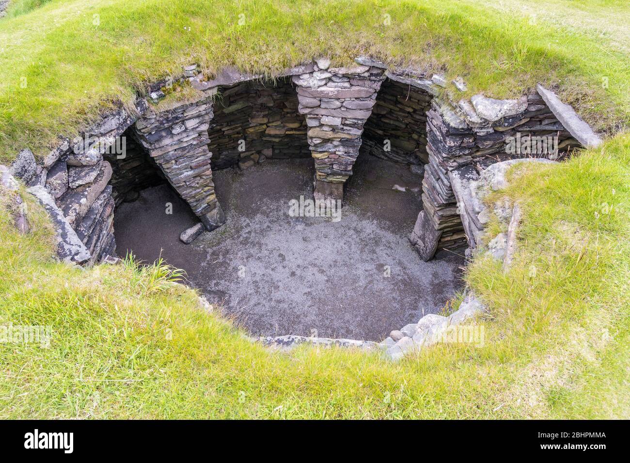 Grube in Jarlshof Prähistorische und nordische Siedlung in Sumburgh, Shetland Stockfoto