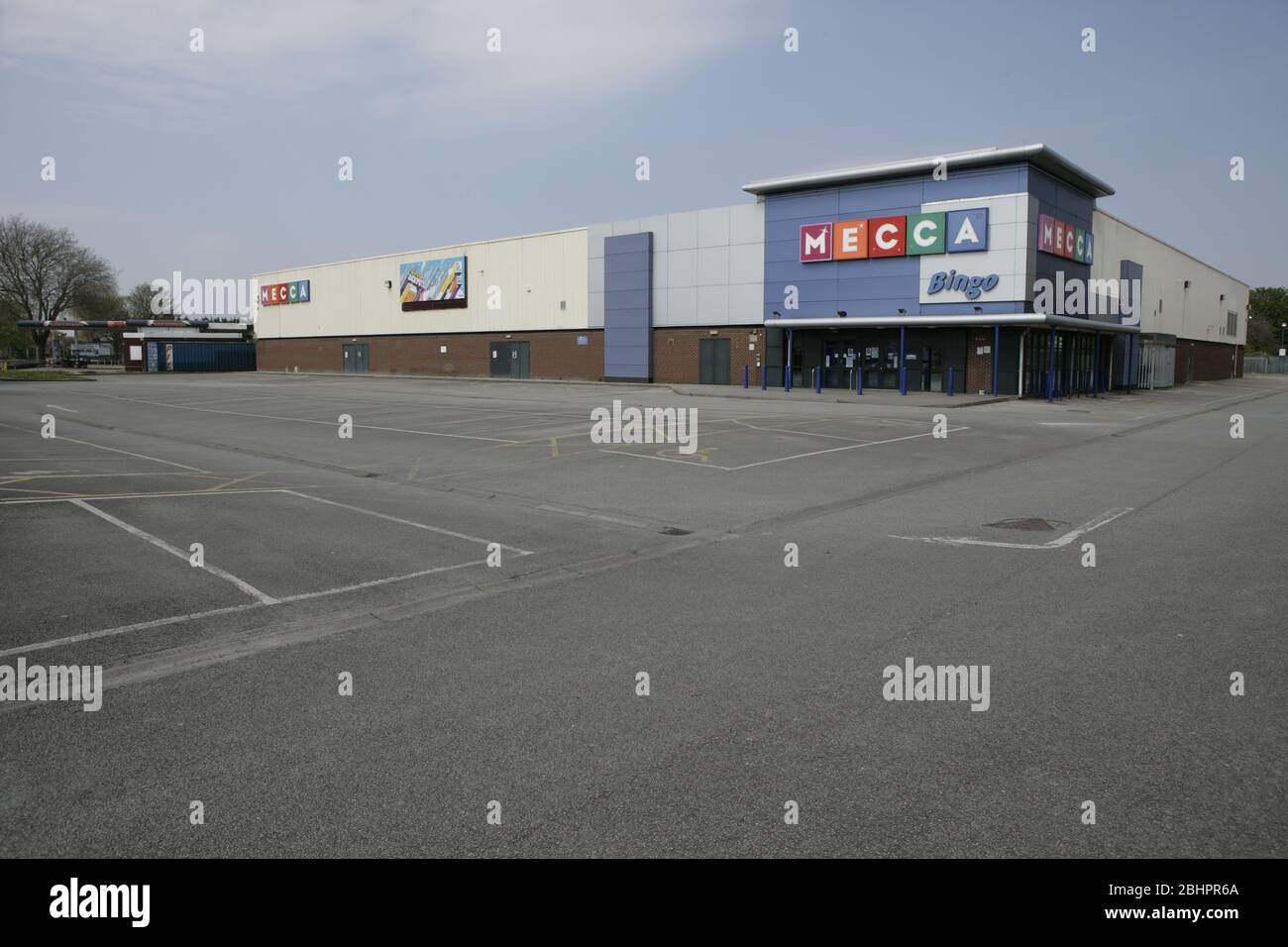 Geschlossenes Mekka Bingo und leerer Parkplatz, Clough Road, Hull, COVID-19 Coronavirus Pandemie Stockfoto