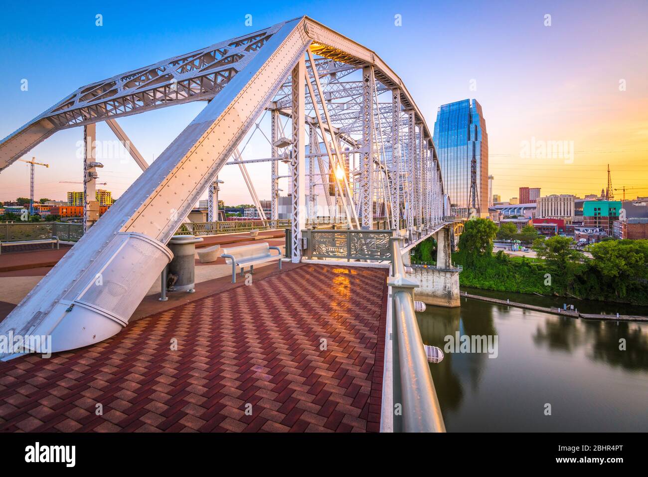 Nashville, Tennessee, USA Skyline Innenstadt auf dem Cumberland River. Stockfoto