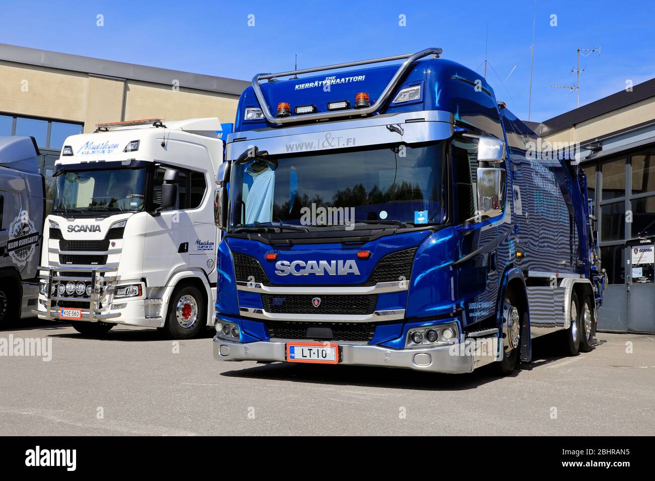 Maßgeschneiderte Scania L Müllwagen die Kierratysnaattori L&T auf Scania Suomi 70 Jahre Jubiläum Event. Helsinki, Finnland. Mai 2019. Stockfoto