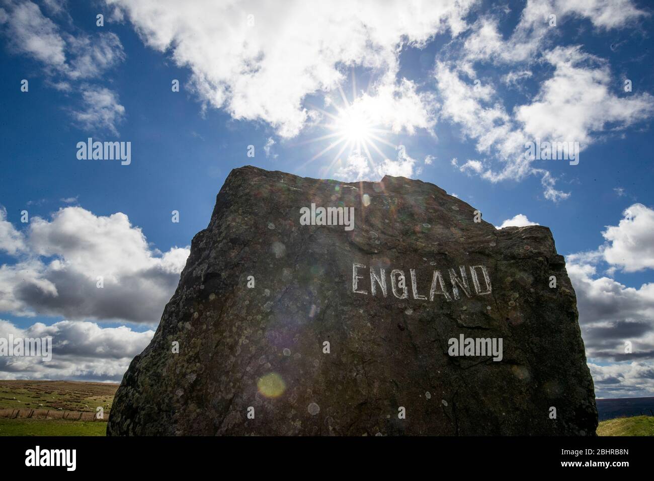 Die schottische Grenze zwischen England und der A68 in der Nähe von Jedburgh an der schottischen Grenze, während Großbritannien weiterhin gesperrt wird, um die Ausbreitung des Coronavirus einzudämmen. Stockfoto