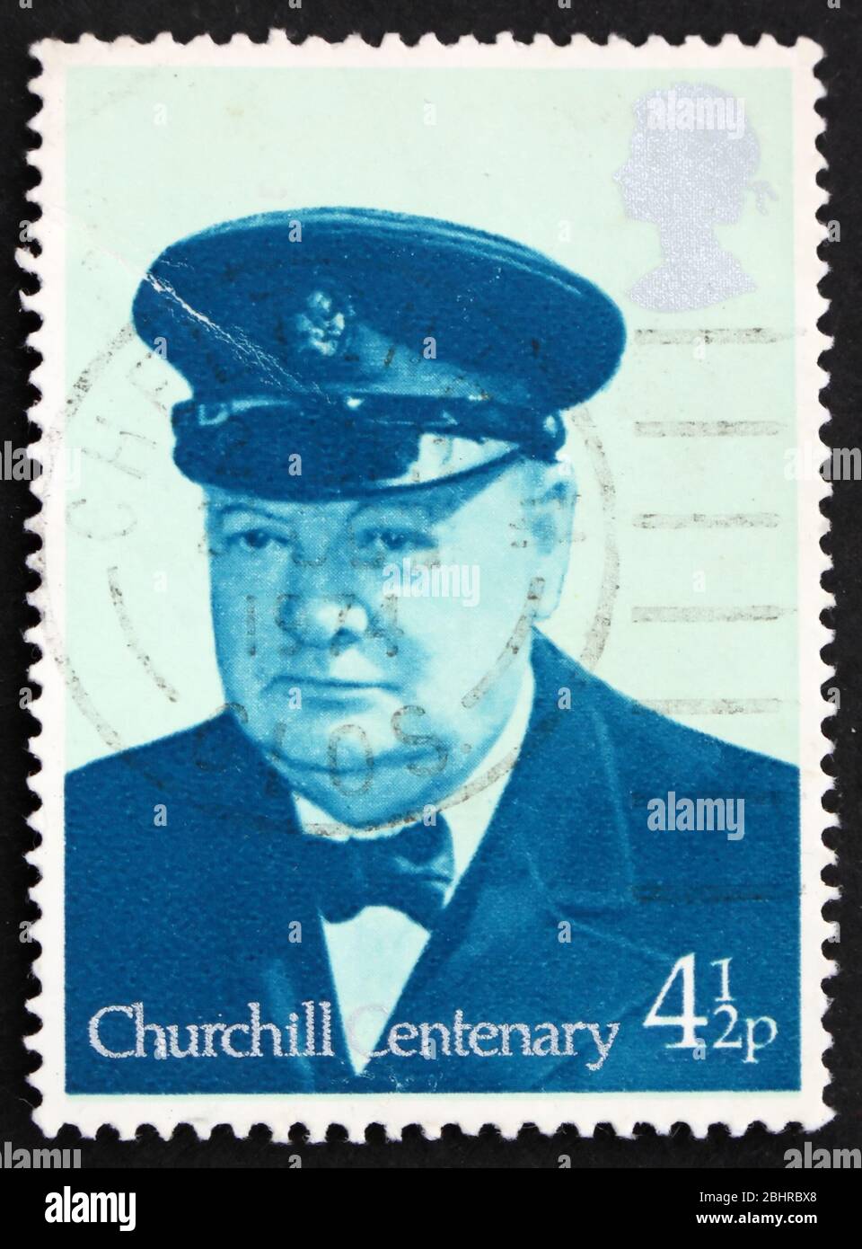 GROSSBRITANNIEN – UM 1974: Eine in Großbritannien gedruckte Briefmarke zeigt Sir Winston Spencer Churchill, den britischen Staatsmann, um 1974 Stockfoto