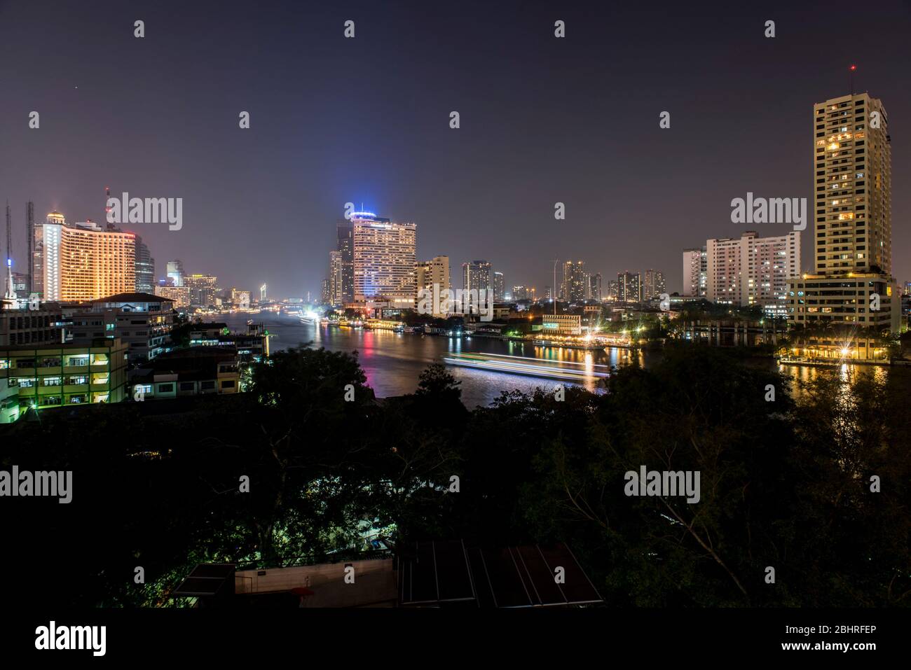 Allgemeine Ansicht von Bangkok City bei Nacht, Thailand. Stockfoto