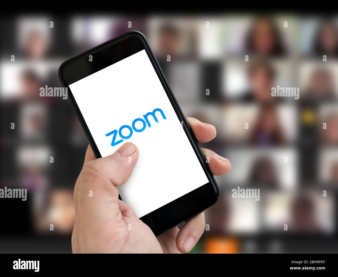 Antalya, TÜRKEI - 6. April 2020. Mobiltelefon mit Logo der Zoom Cloud Meetings-App. Stockfoto