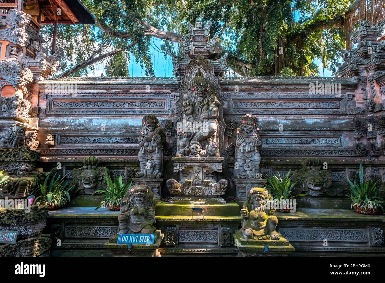 Lokaler Name dieses Ortes 'Pura Dalem Desa Pakraman' dieser Ort im Zentrum der Provinz Ubud Stockfoto