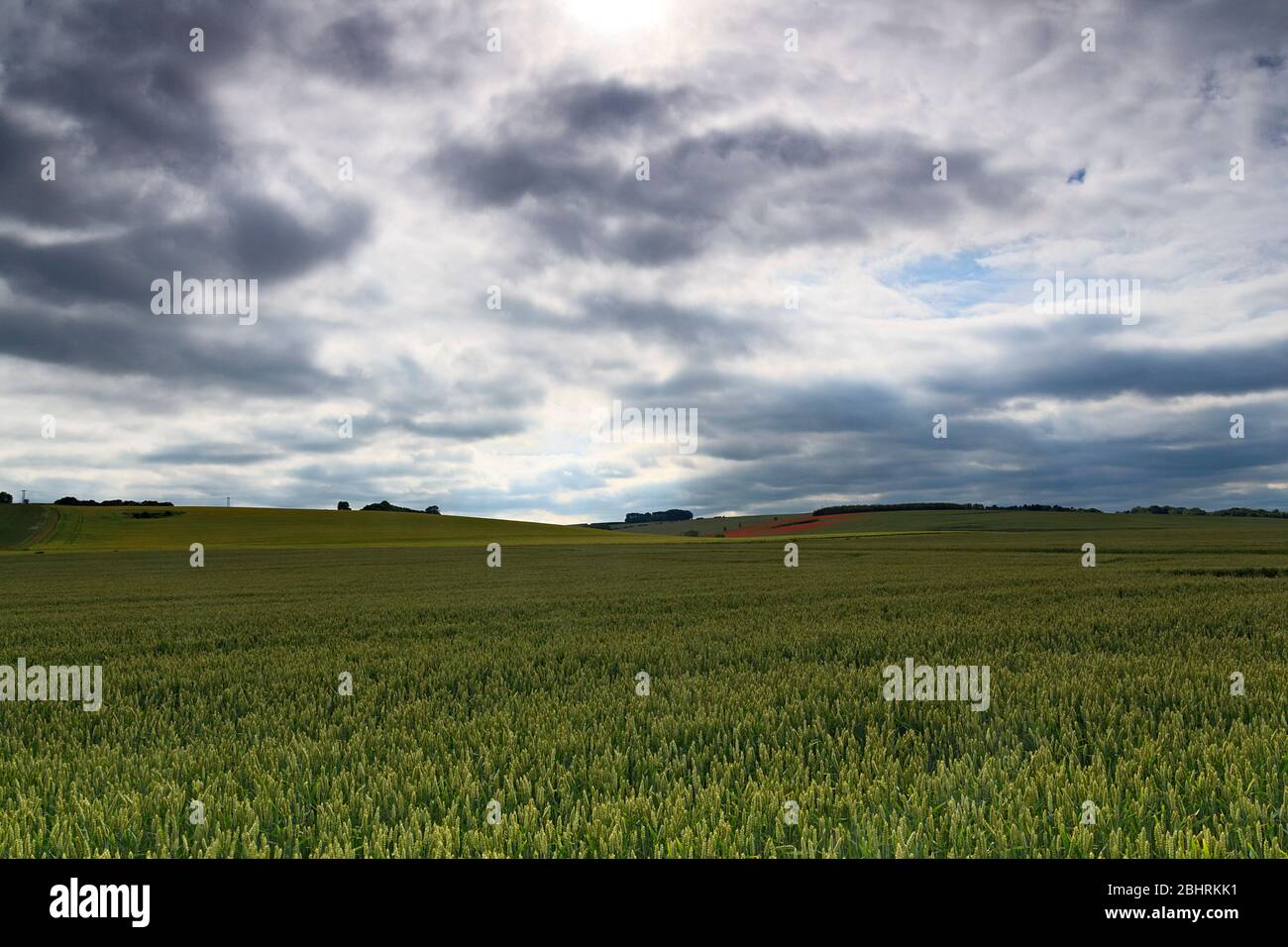 Dunkle Wolken über den Lincolnshire Wolds Stockfoto