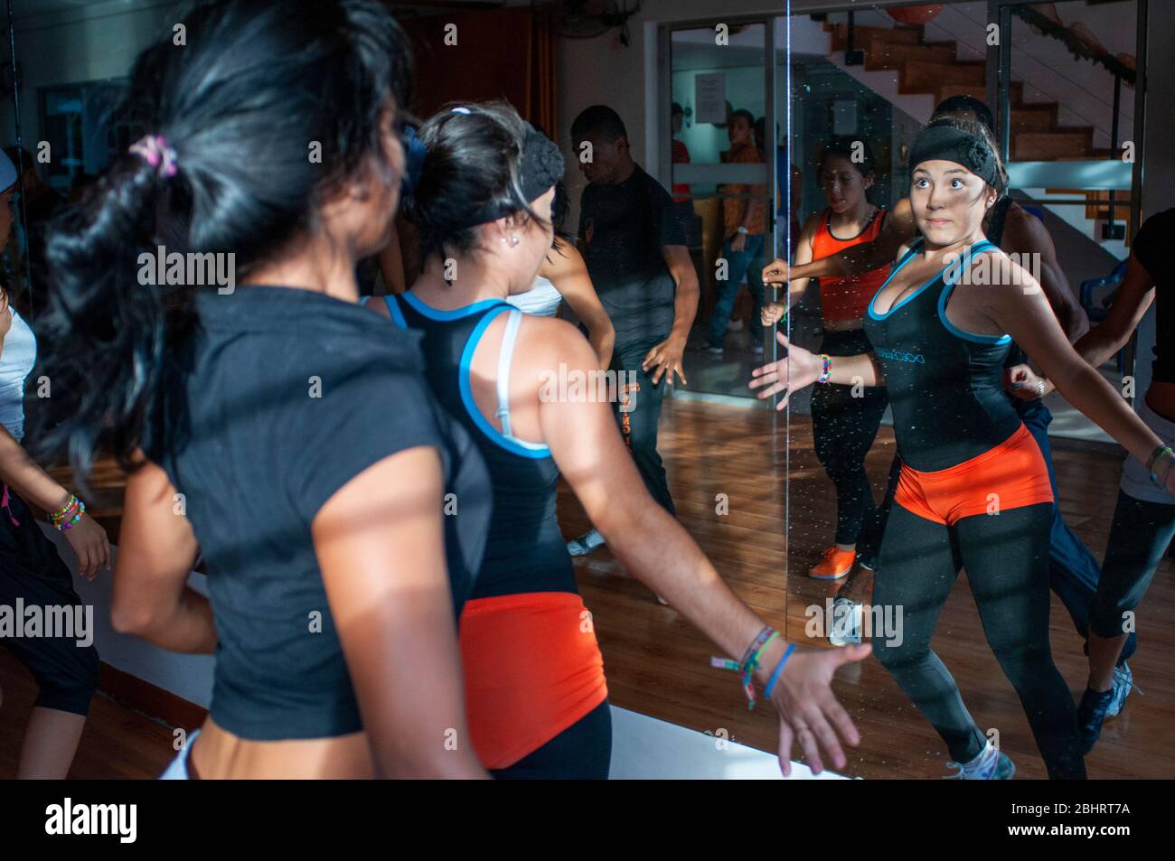 Swing Latino Schule des lateinischen Tanzes in Cali, dem Cauca-Tal, Kolumbien, Südamerika. Ihr Gründer ist der Tänzer und Choreograf Luís Eduardo Herná Stockfoto