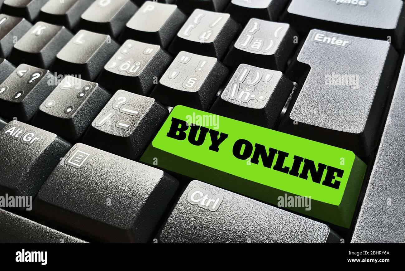 Schwarze Tastatur mit einer grünen Taste gekennzeichnet durch kaufen Online-Zeichen. Stockfoto