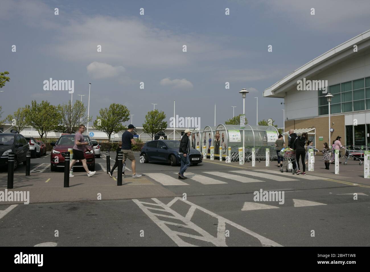 Asda kingswood supermarkt Fotos und Bildmaterial in hoher Auflösung